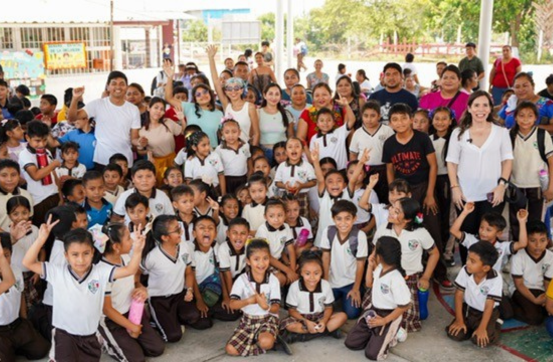 foto grupal piña benito juárez